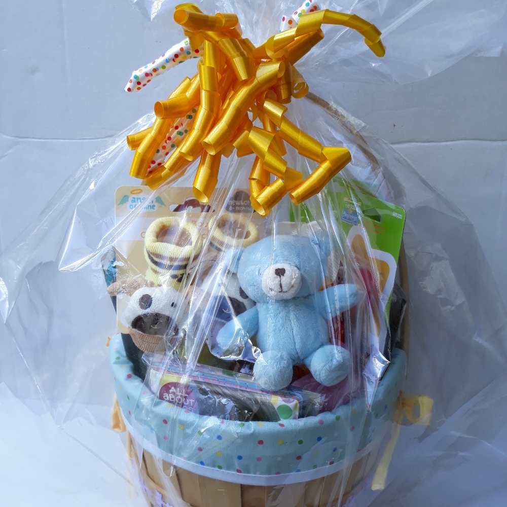 Newborn Gift in Basket for The Little Baby Unisex